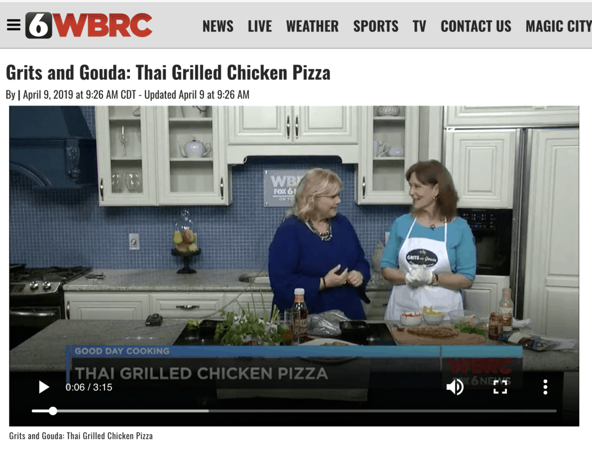 Kathleen Phillips and Janice Rogers making Thai Grilled Chicken Pizza