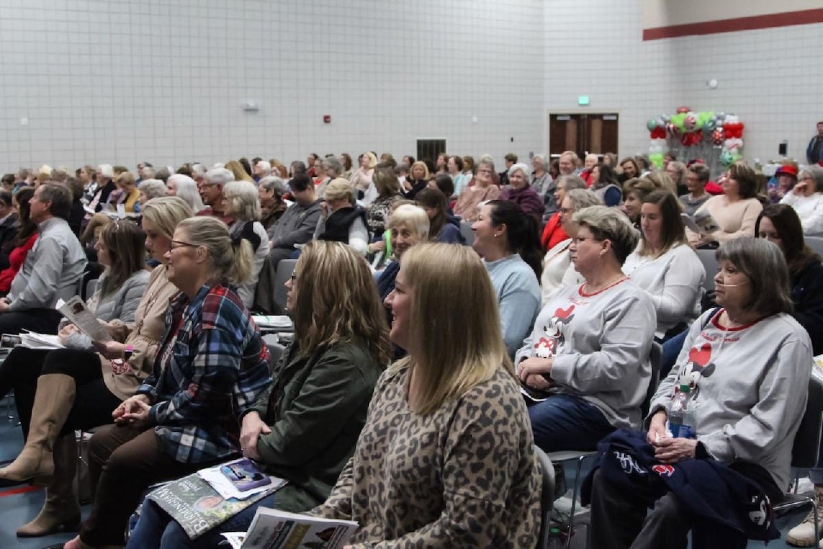 Crowd of ladies and few men in Gardendale civic center audience Holiday Cooking Show.