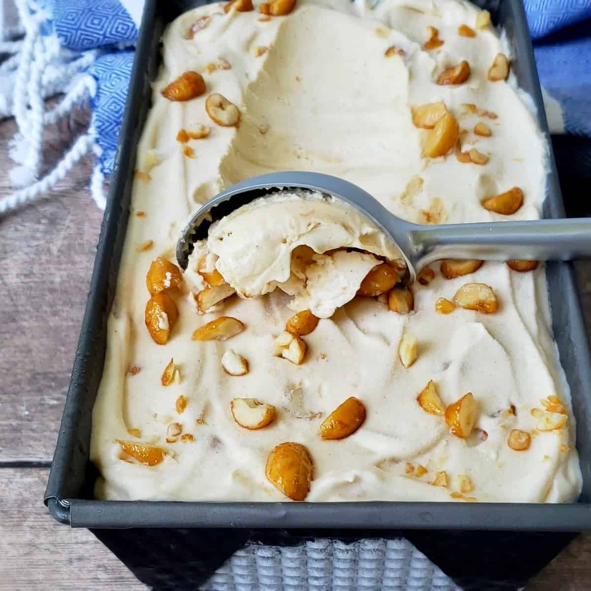 NoChurn Peanut Butter Ice Cream (with Honey Roasted Peanuts) Grits