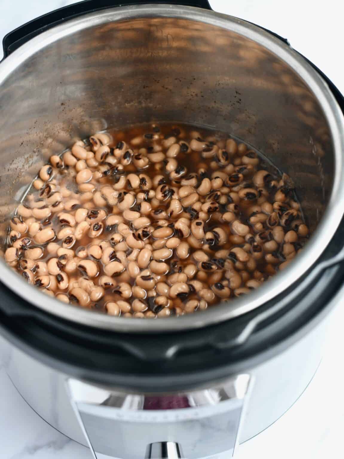 Instant Pot Black Eyed Peas Grits and Gouda