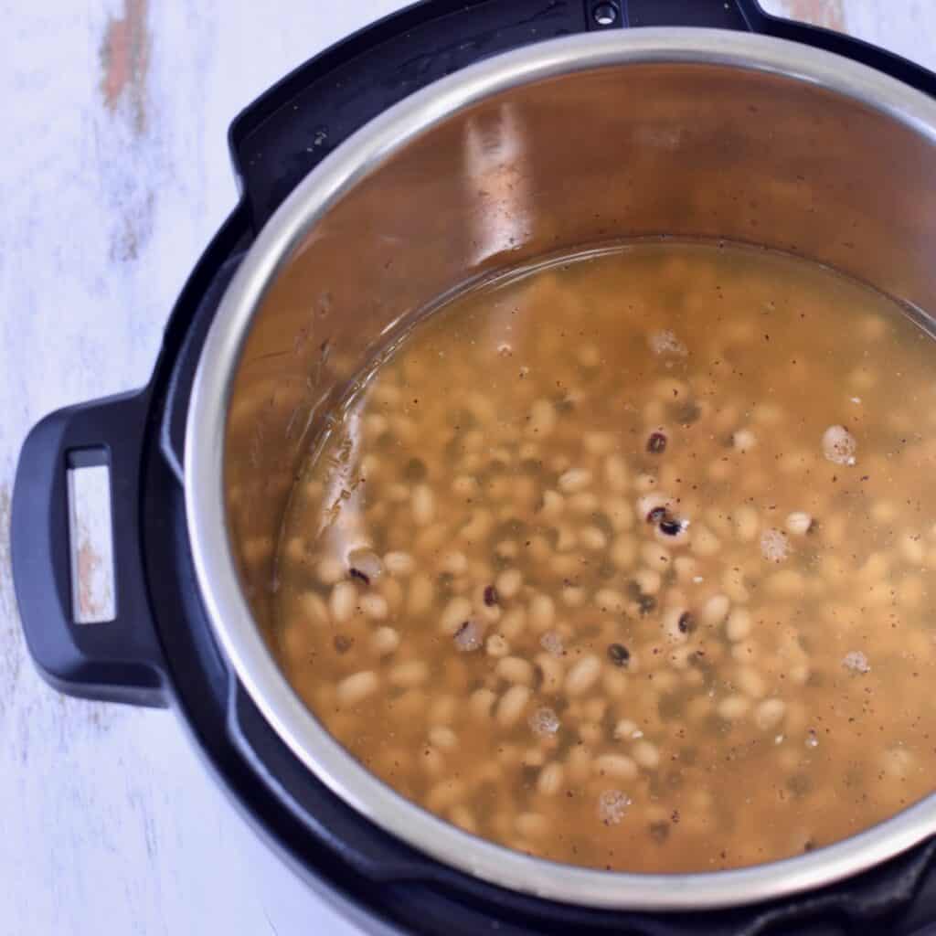 Instant Pot Black Eyed Peas Grits and Gouda