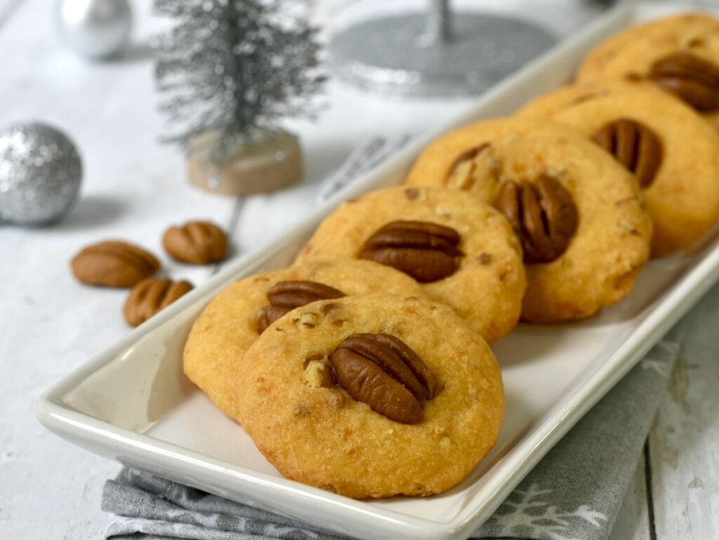 Cheese Wafers with Pecans Grits and Gouda