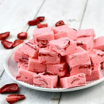 Strawberry fudge with freeze dried strawberries in white plate.