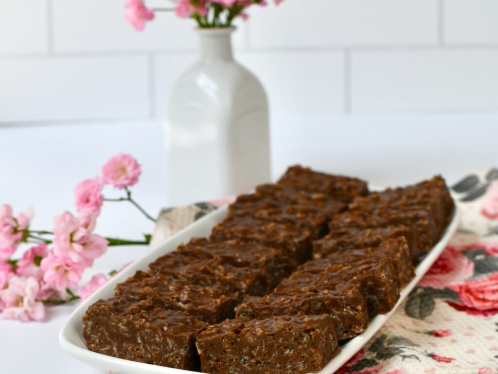 chocolate peanut butter rice crispy treats bars for bridal shower with pink roses.